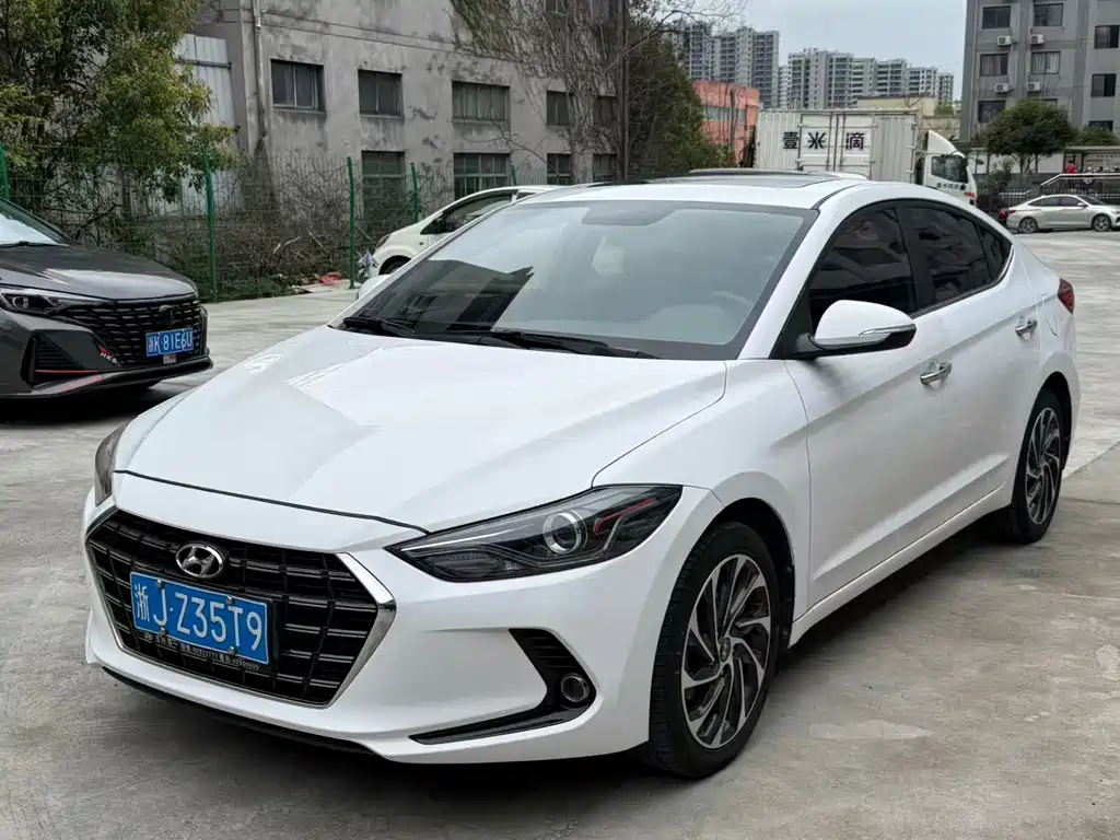 Hyundai Elantra 2020 — фото 1