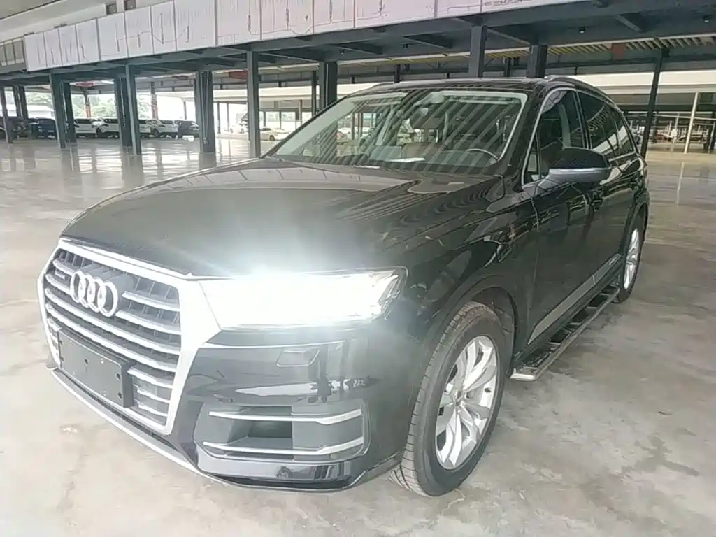 Audi Q7 2019 — фото 1
