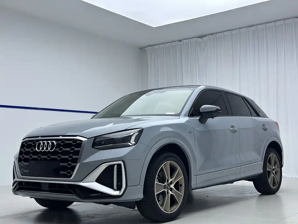 Audi Q2L 2022 — фото 1