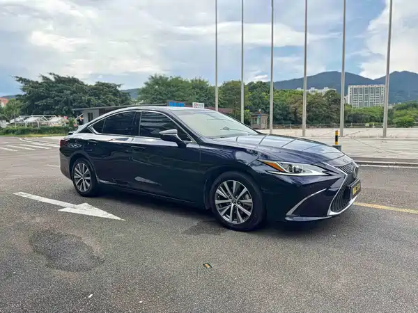 Lexus ES 2020