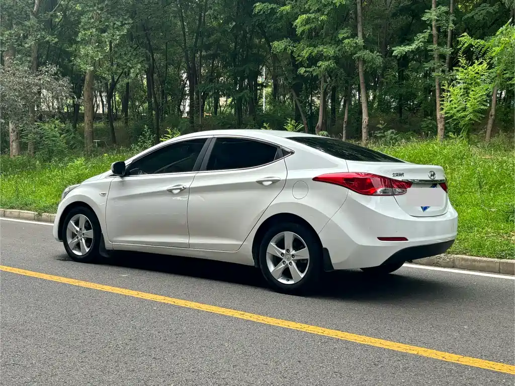 Hyundai Elantra Langdong 2013