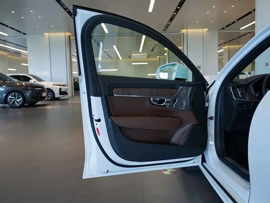 Volvo S90 2023 — фото 15