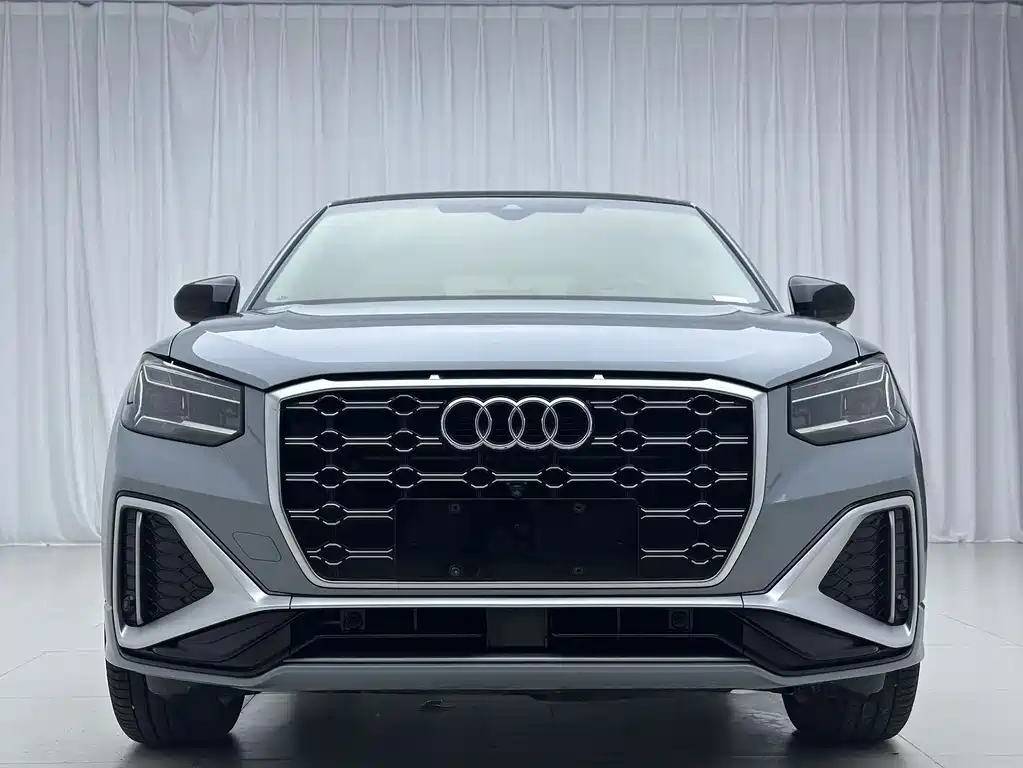 Audi Q2L 2022 — фото 2