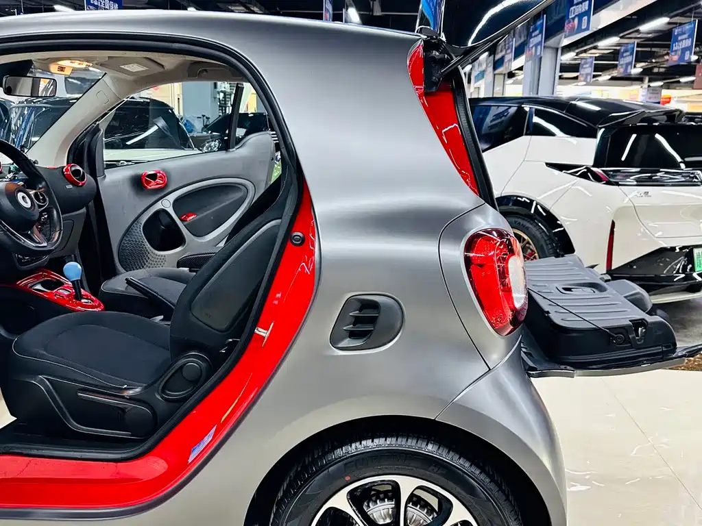 smart Fortwo 2017 — фото 27