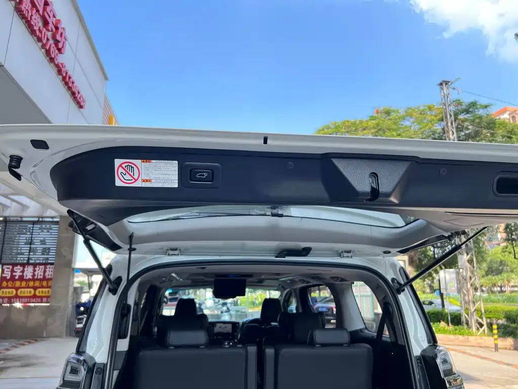Toyota Vellfire 2021 — фото 12