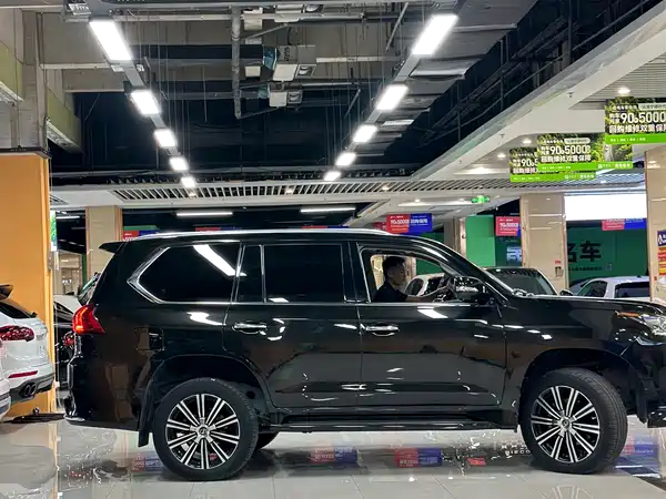 Lexus LX 2020