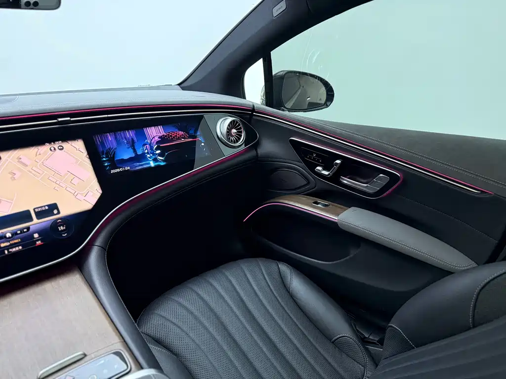 Mercedes-Benz EQS 2024 — фото 12