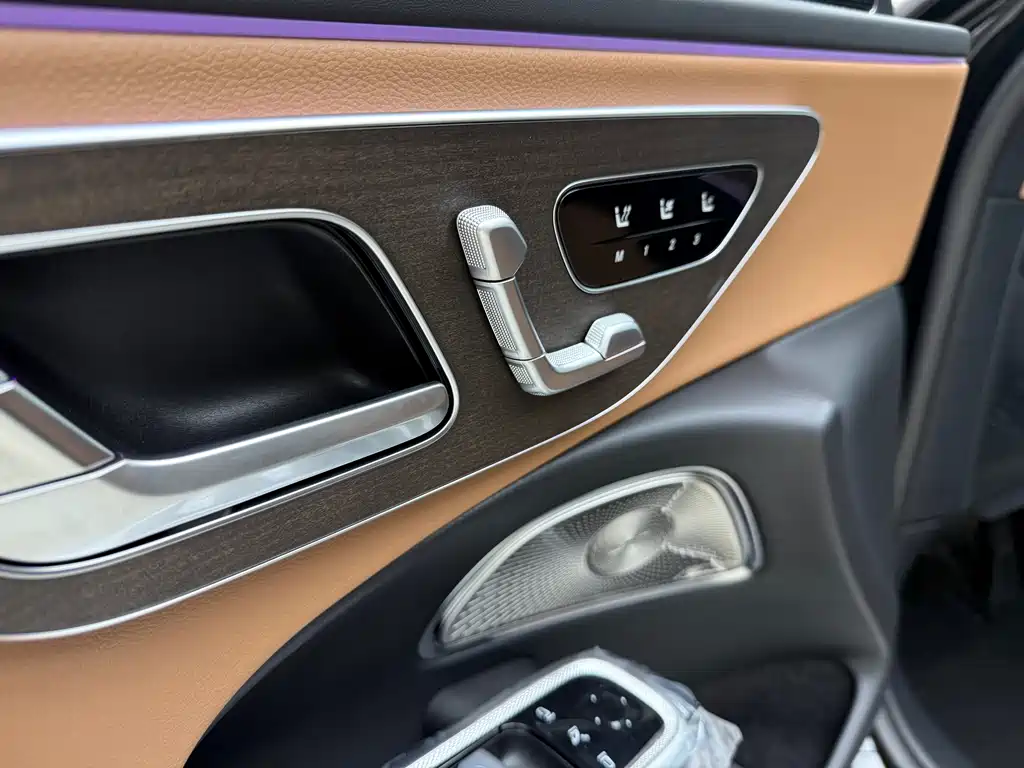 Mercedes-Benz E-Class 2024 — фото 16