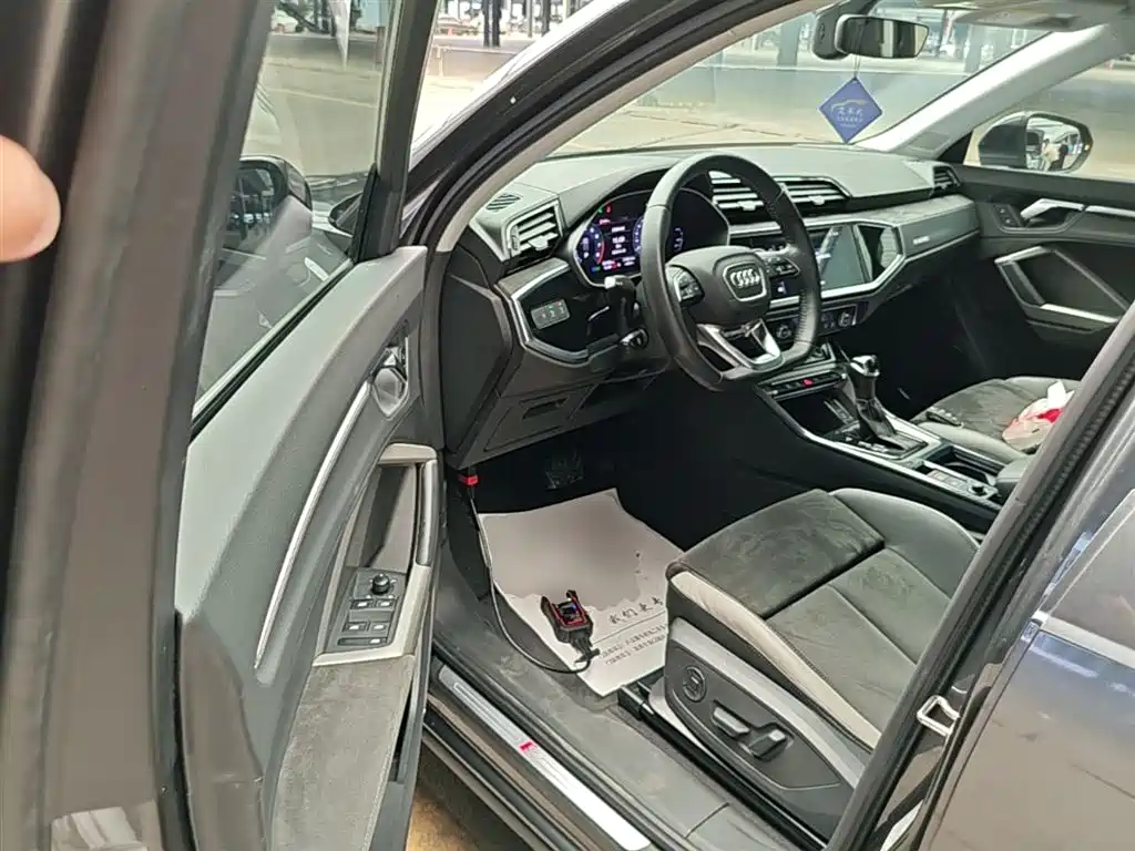 Audi Q3 2020 — фото 16
