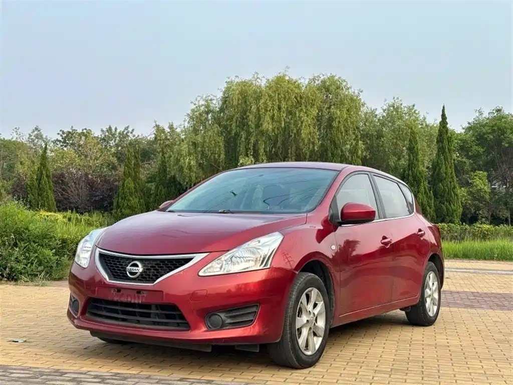 Nissan Tiida 2015 — фото 1