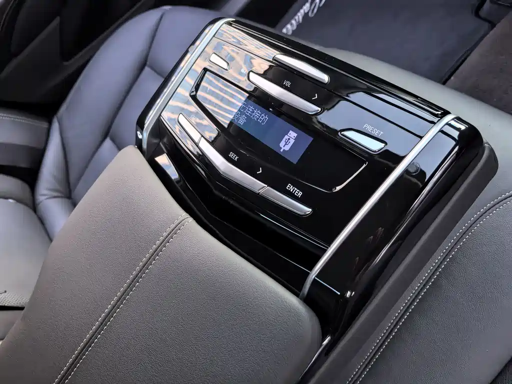 Cadillac XTS 2019 — фото 11