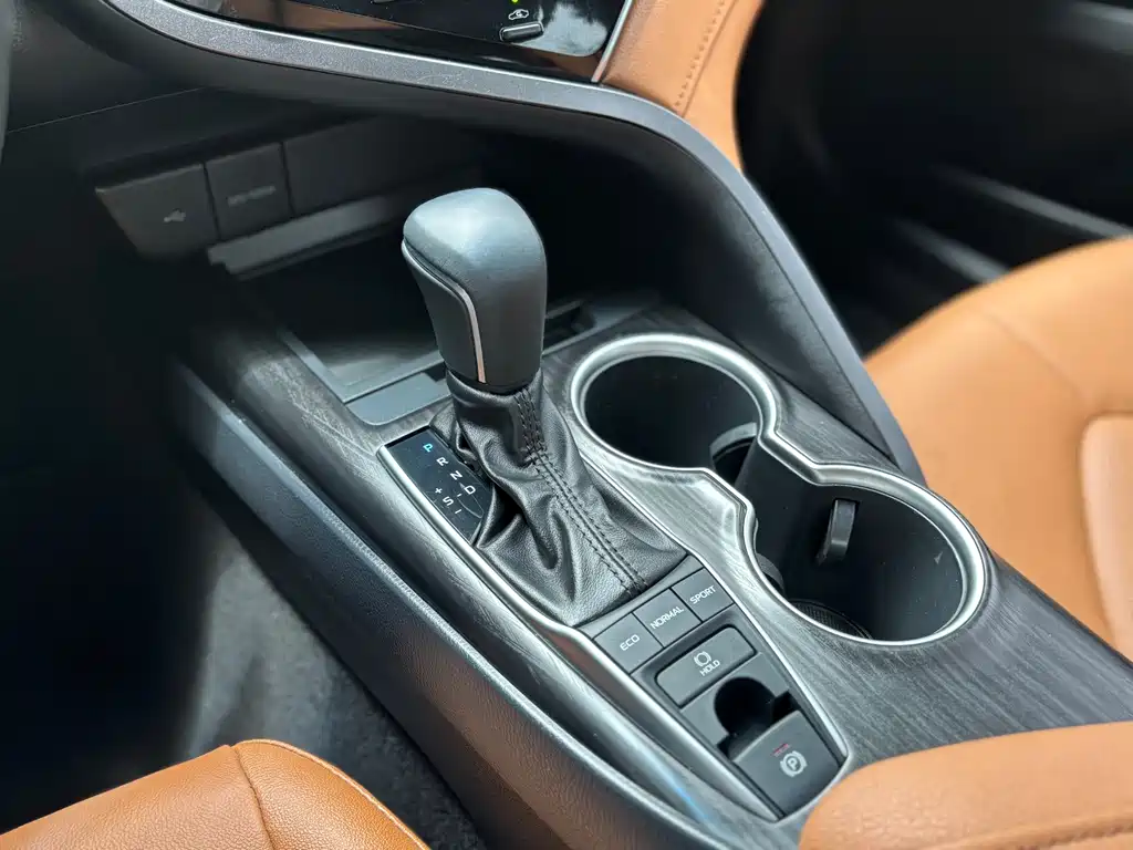 Toyota Camry 2022 — фото 21