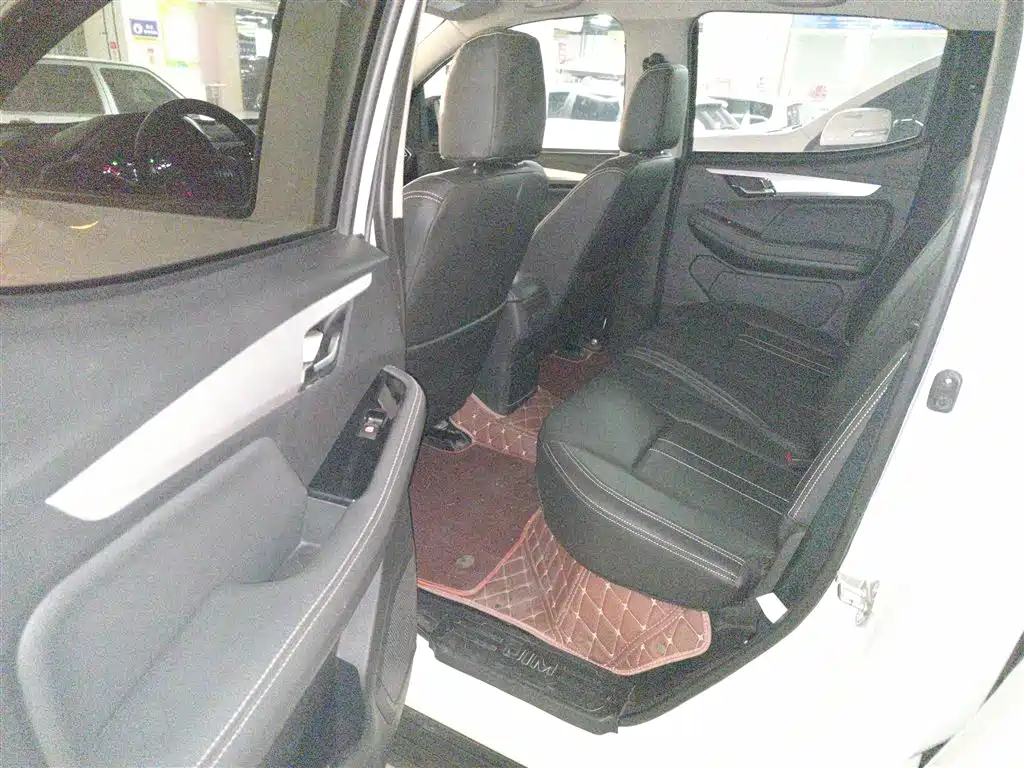Isuzu RE-MAX 2022 — фото 17