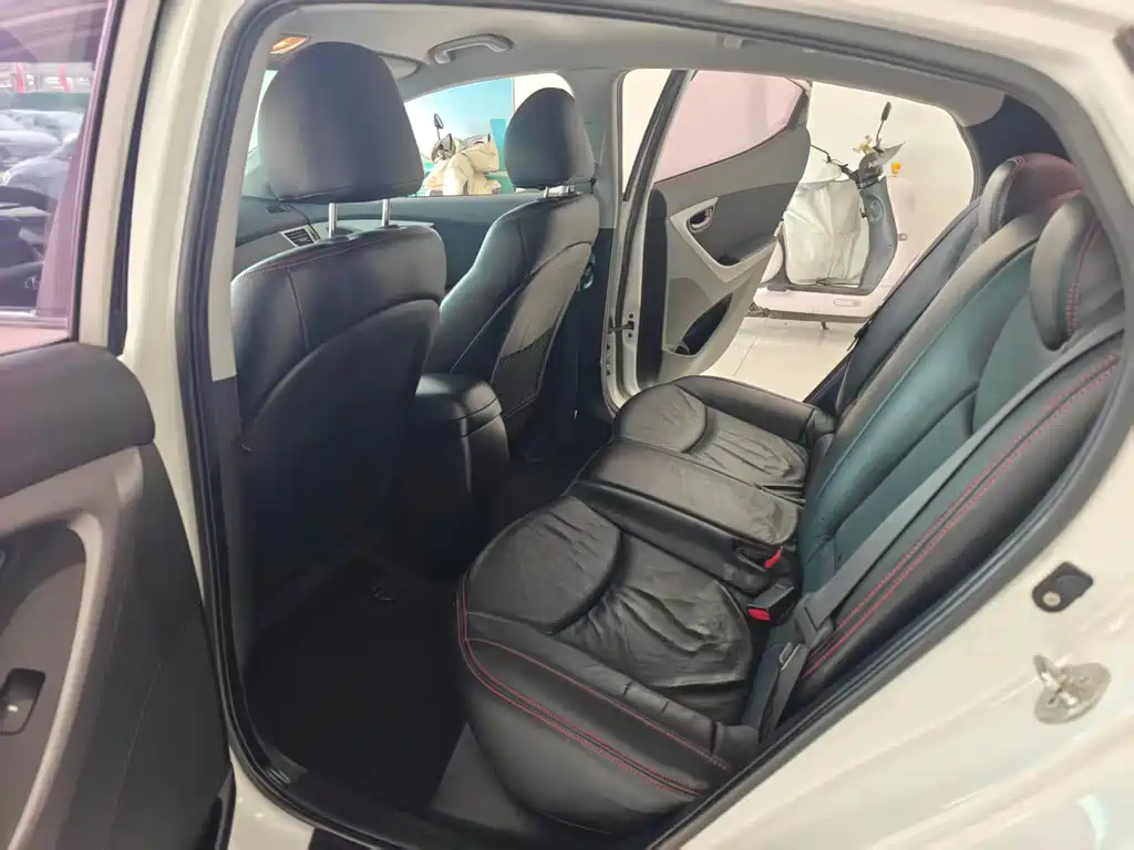 Hyundai Elantra Langdong 2016 — фото 11