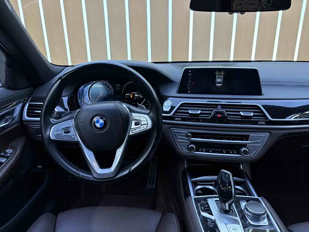 BMW 7 Series 2018 — фото 10