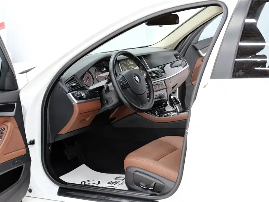 BMW 5 Series 2015 — фото 5