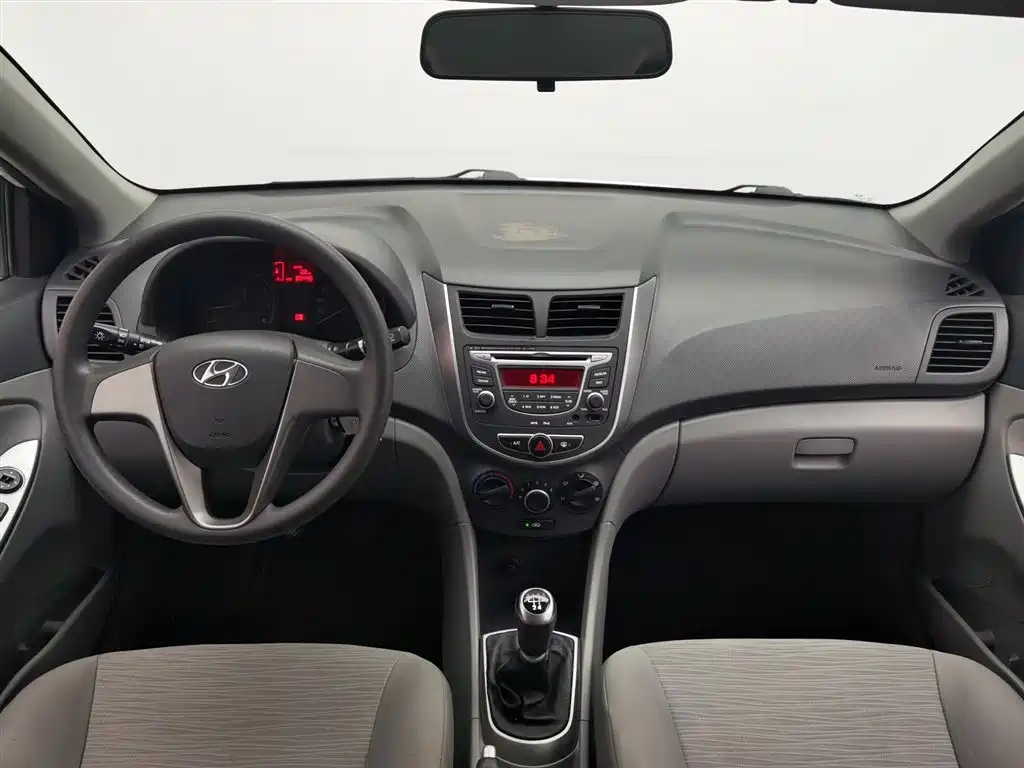 Hyundai Verna 2015 — фото 5