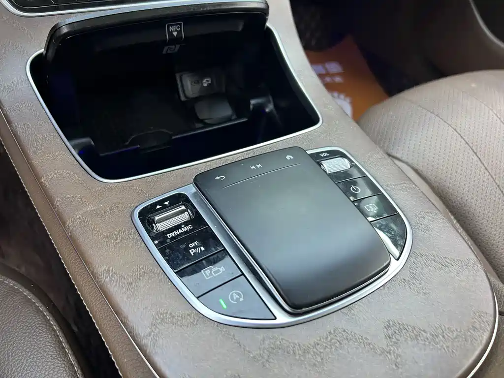 Mercedes-Benz E-Class 2023 — фото 16