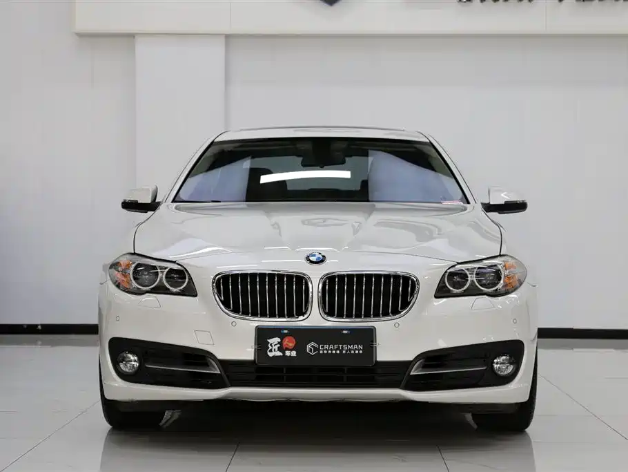 BMW 5 Series 2015 — фото 18