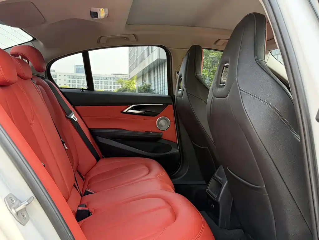 BMW 1 Series 2020 — фото 14