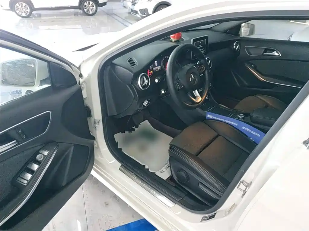 Mercedes-Benz A-Class 2018 — фото 16