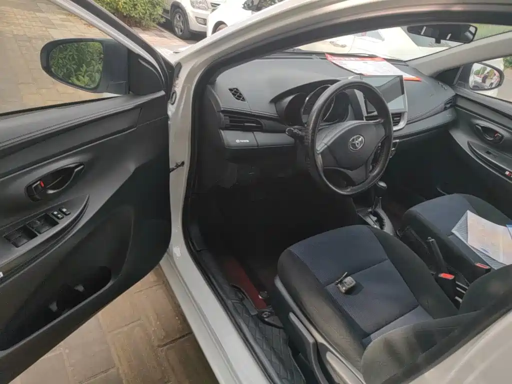 Toyota Yaris L 2018 — фото 16