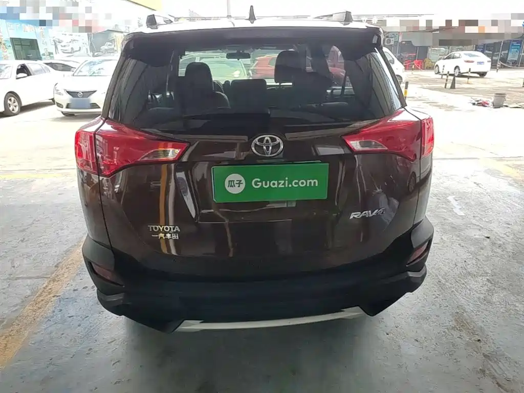 Toyota RAV4 2015 — фото 6