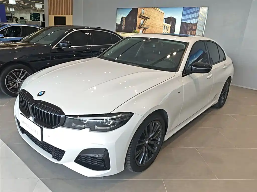 BMW 3 Series 2021 — фото 1