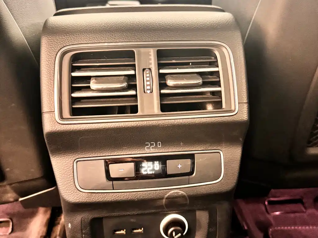 Audi Q5L 2023 — фото 16