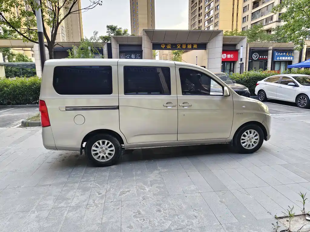 Wuling Rongguang V 2017 — фото 5