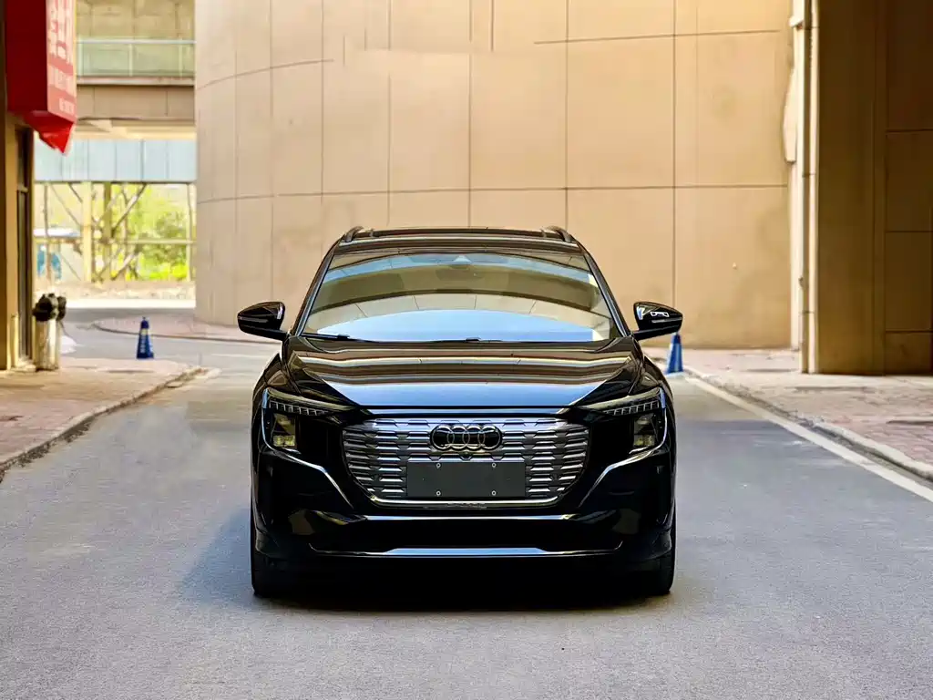 Audi Q5 e-tron 2023 — фото 2