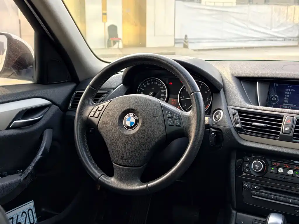 BMW X1 2013 — фото 12