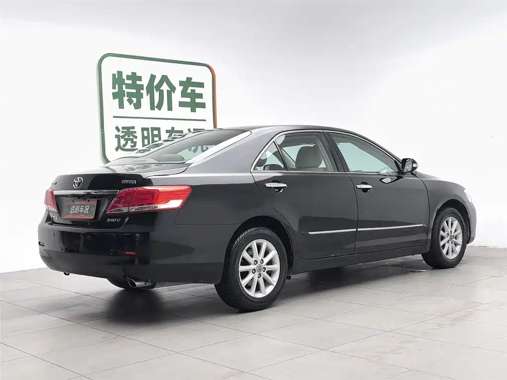 Toyota Camry 2010 — фото 2