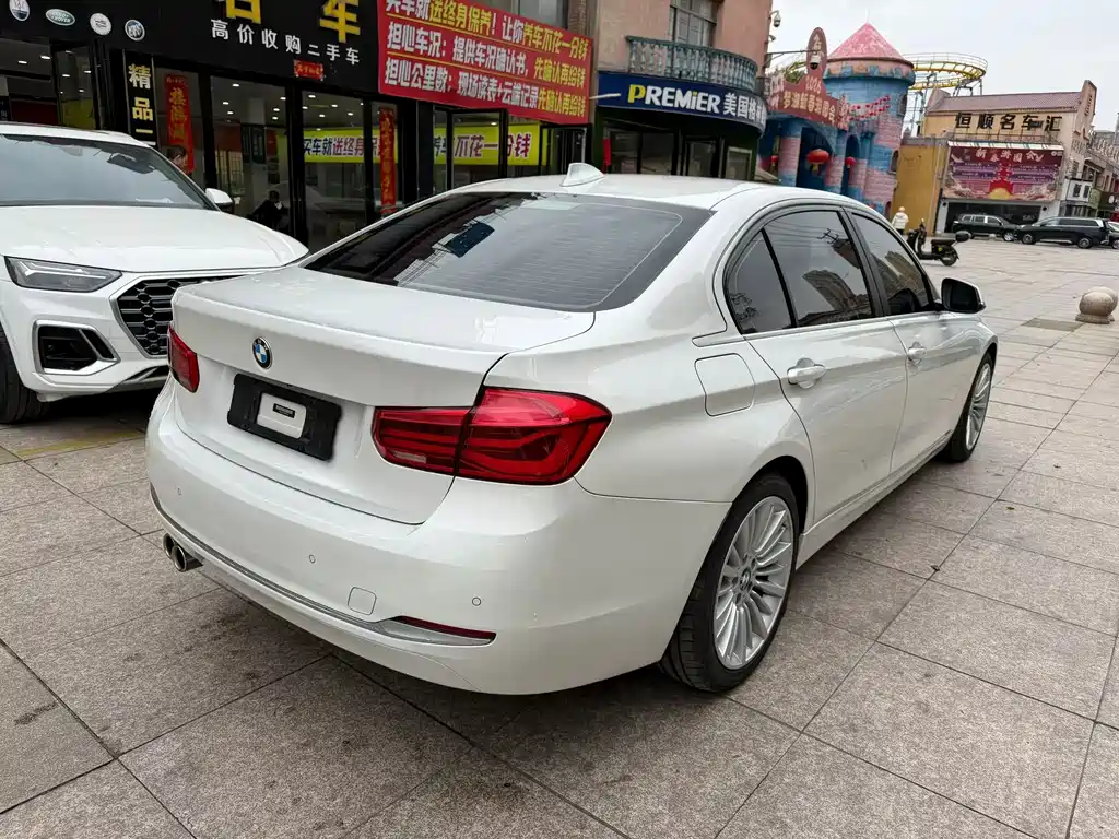 BMW 3 Series 2018 — фото 9