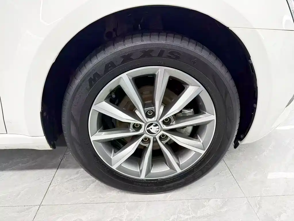 Skoda Octavia 2022 — фото 23
