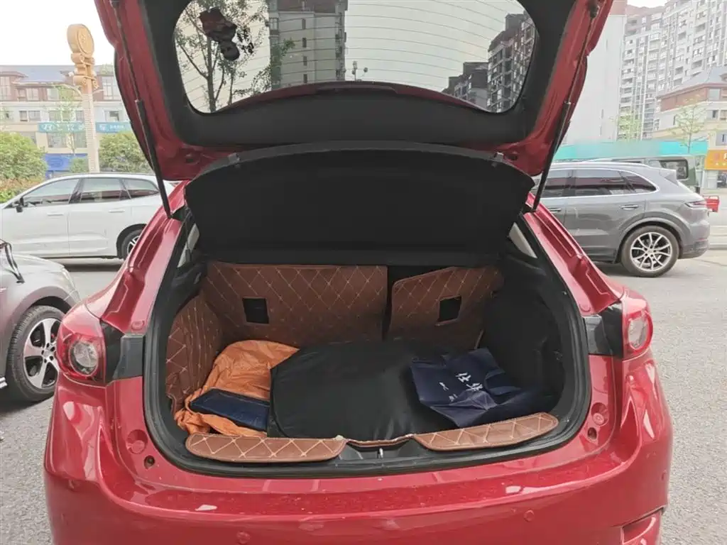 Mazda 3 Axela 2017 — фото 19