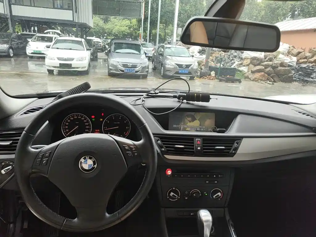 BMW X1 2014 — фото 10