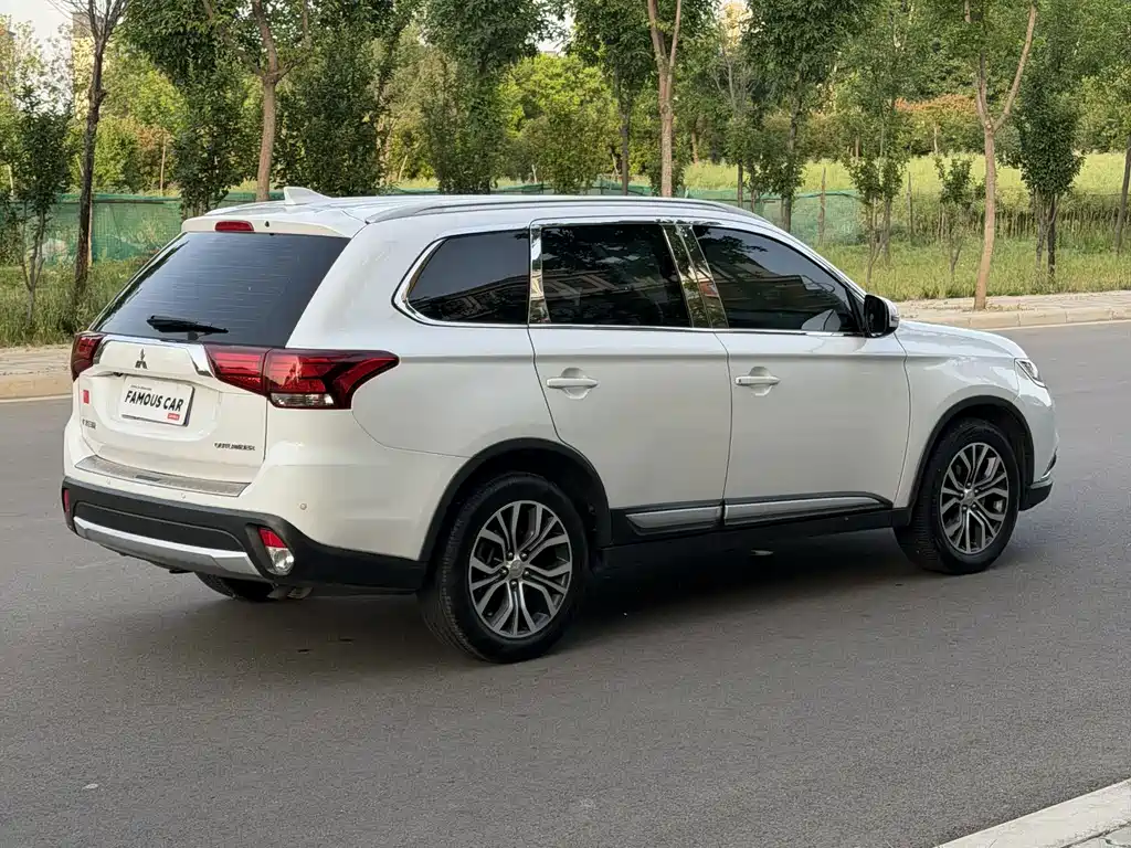 Mitsubishi Outlander 2018 — фото 4