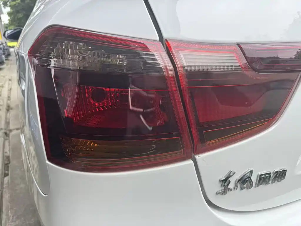 Dongfeng E70 2023