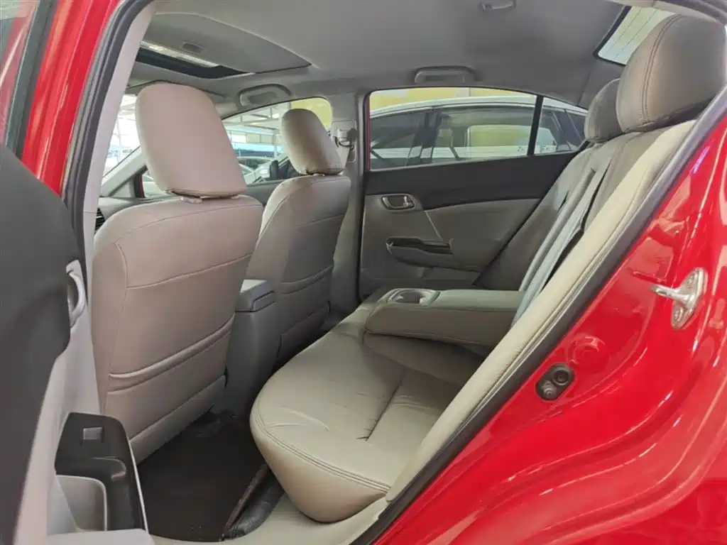 Honda Civic 2015 — фото 17