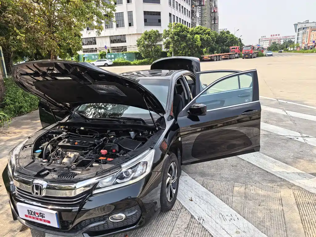 Honda Accord 2017 — фото 18