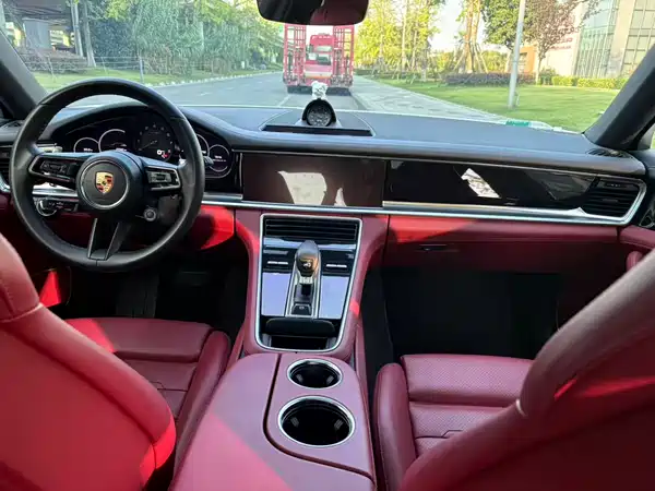 Porsche Panamera 2023