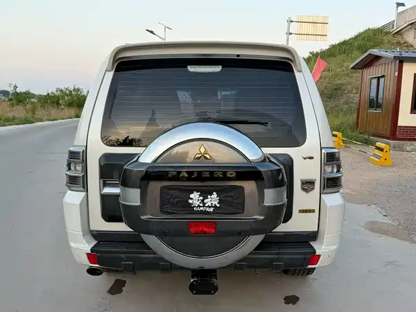 Mitsubishi Pajero 2019