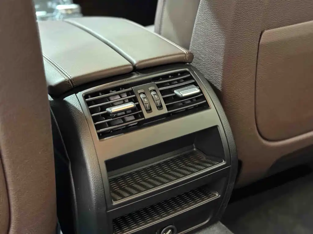 BMW 5 Series 2016 — фото 19