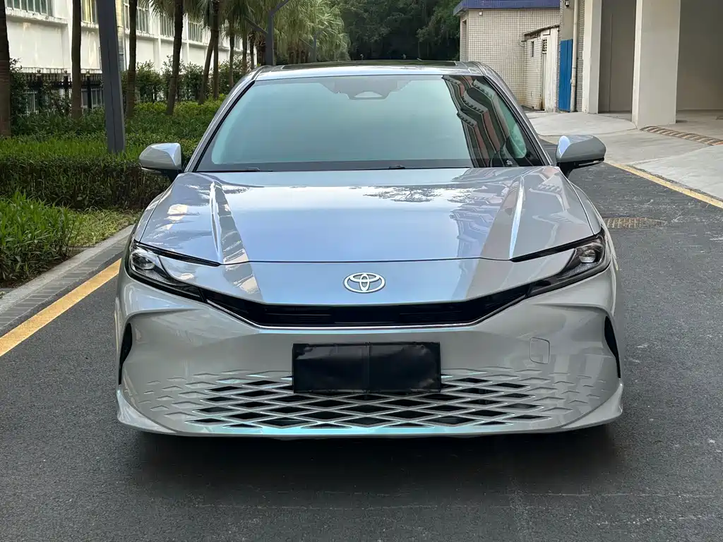 Toyota Camry 2024 — фото 2