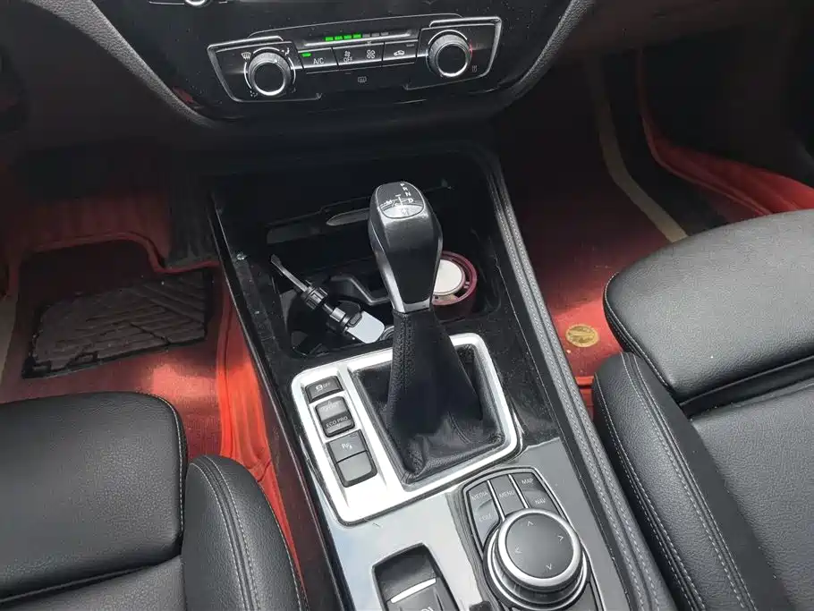 BMW 1 Series 2019 — фото 16