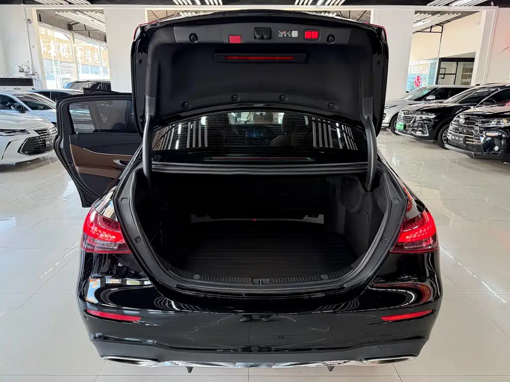 Mercedes-Benz E-Class 2023 — фото 15