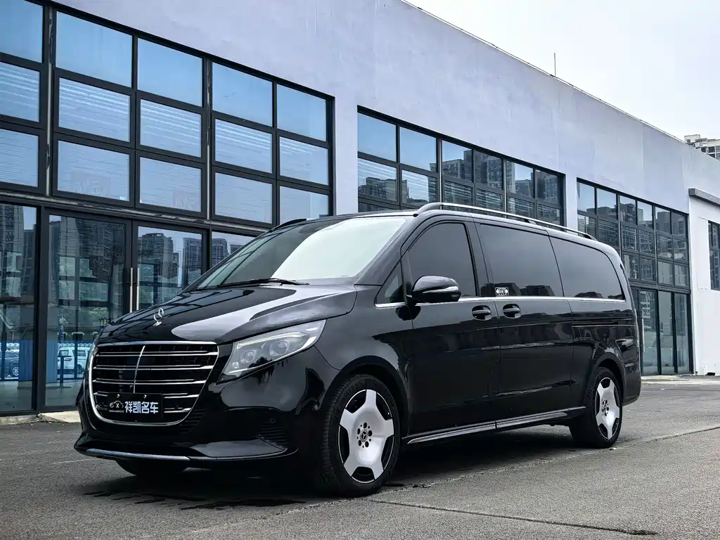 Mercedes-Benz V-Class 2024 — фото 1