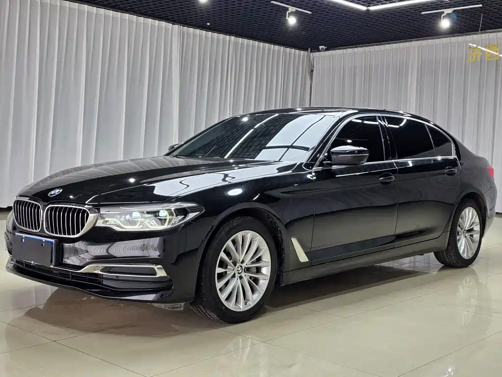 BMW 5 Series 2020 — фото 1