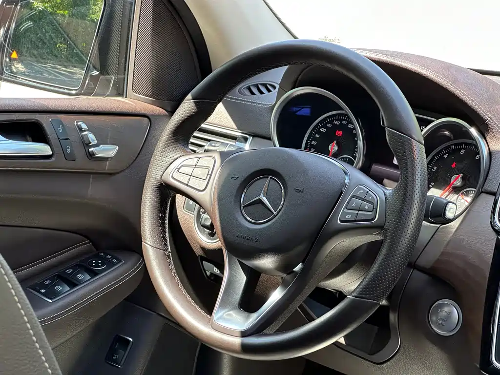 Mercedes-Benz GLE 2017 — фото 8